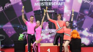 Deichhorster Paare vor Siegerpodest